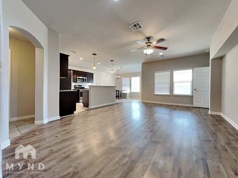 Building Photo - 351 Langely