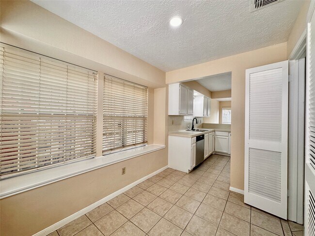 Building Photo - 6437 Chatham Island Ln