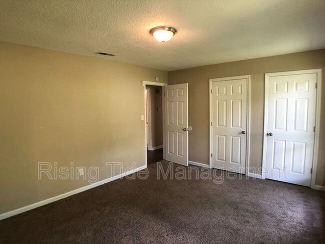 Building Photo - 1200 Birchwood St