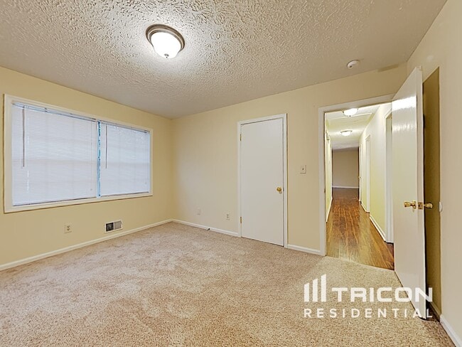 Building Photo - 5009 Melanie Dr