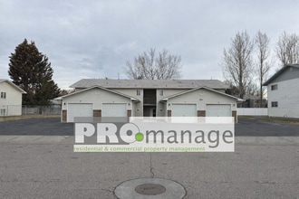 Building Photo - 2185 Stace St