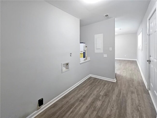 Building Photo - 8438 Stonewall Jackson Dr