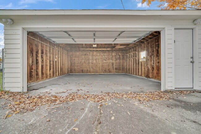 Building Photo - 30030 Vineyard Rd