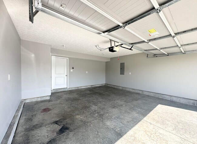 Building Photo - 2392 Huntly Pl