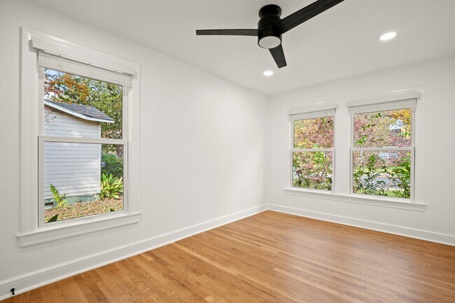 Building Photo - 1207 Romeria Dr