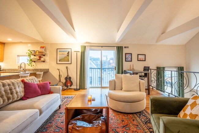 Building Photo - 1111 N Honore St