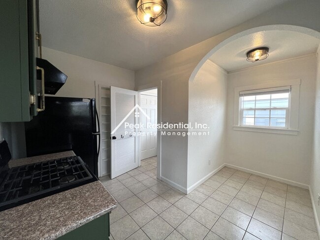 Building Photo - Charming Tahoe Park 2bd/1ba House