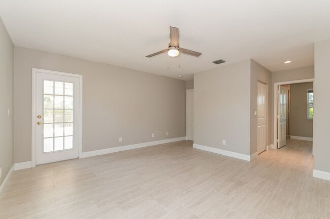 Building Photo - Sunny Lakeview 3BR / 2BA Home in Gated Community in North Naples, FL