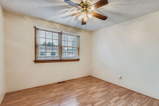 Building Photo - Stunning 3/2.5 home in Arvada!