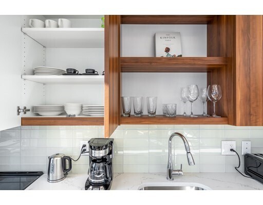 Building Photo - 525 Western Ave