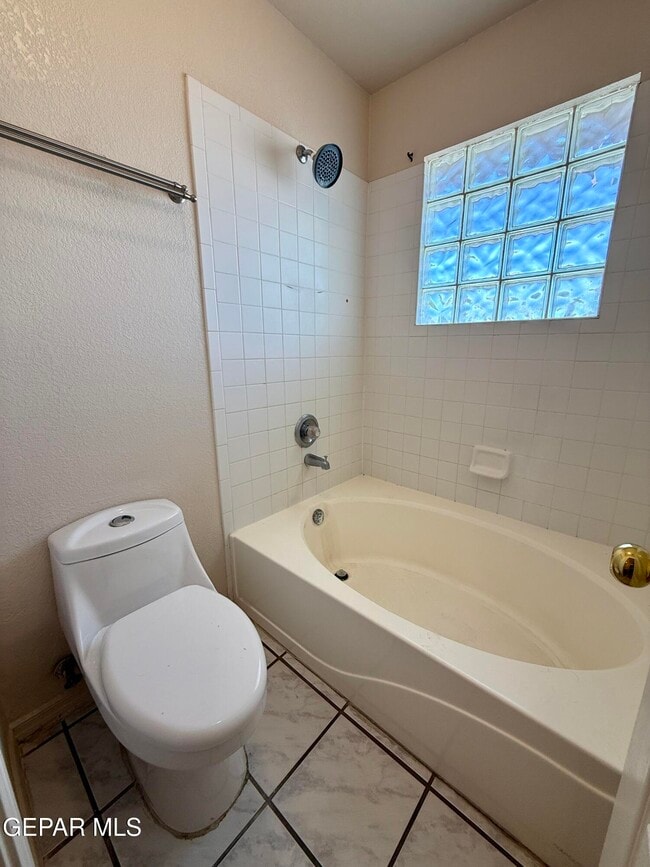 Building Photo - 7404 Luz De Lumbre Ave