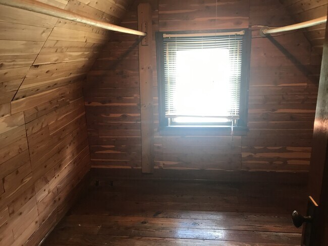 Building Photo - Move in Ready 4 Bedroom 2.5 Bath