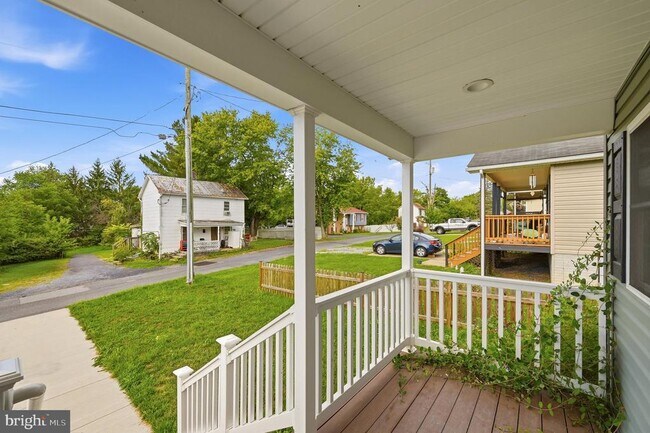 Building Photo - 640 Jenkins Ln