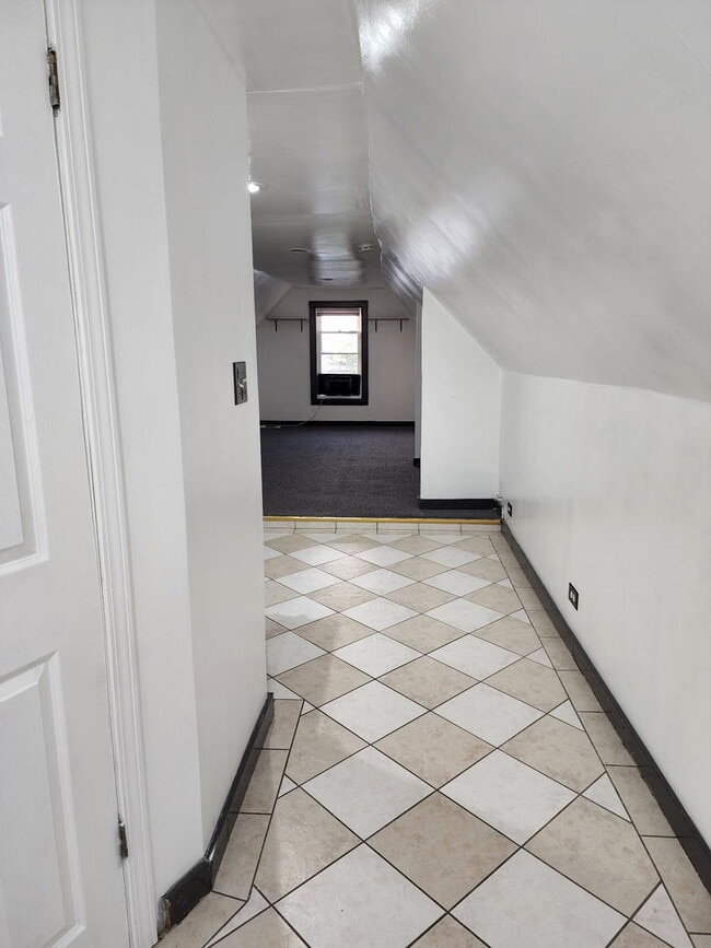 Building Photo - 3325 W 37th Pl