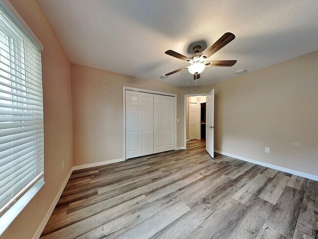 Building Photo - 8547 N Tiny Lily Dr