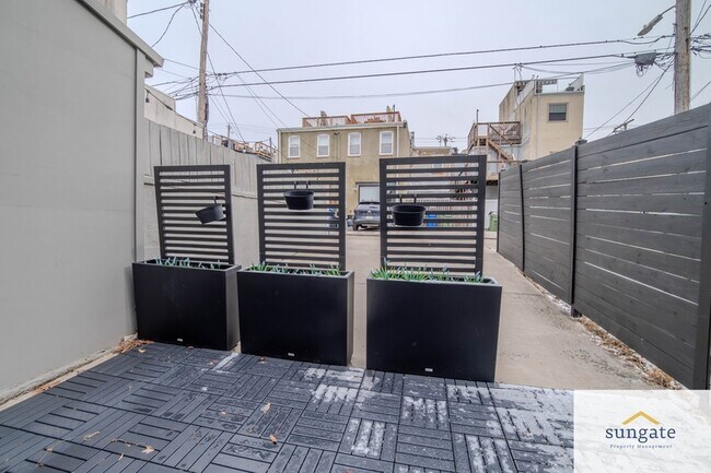 Building Photo - 1125 S Clinton St