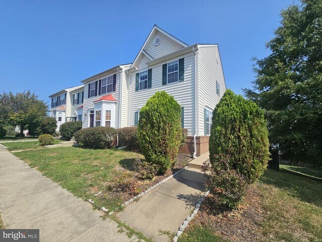 Building Photo - 3300 Broker Ln