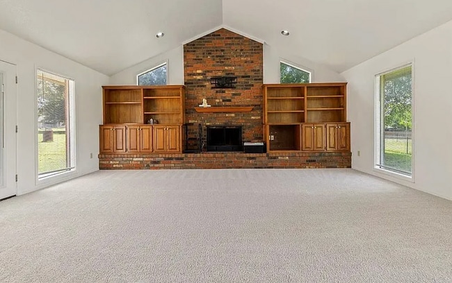 Building Photo - 57 Serenada Ln