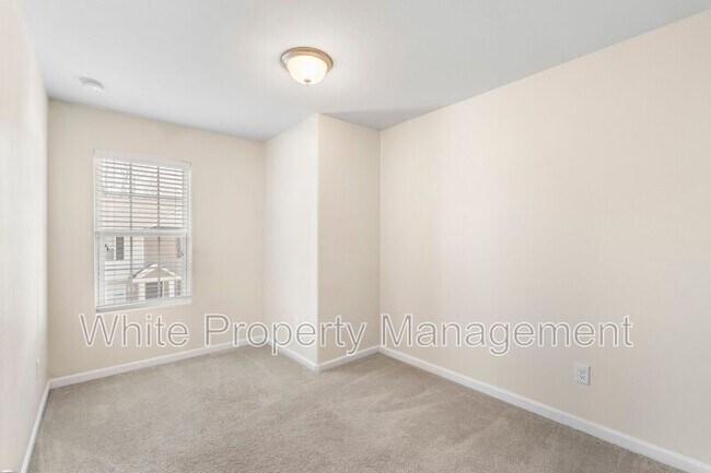 Building Photo - 7621 Mockernut Dr