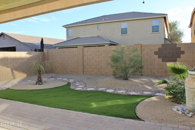 Building Photo - 17839 W Crocus Dr