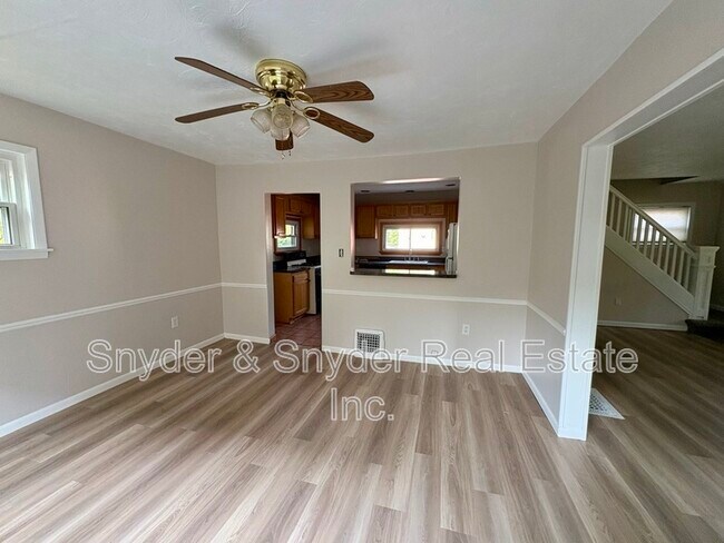 Building Photo - 605 Sackett Ave