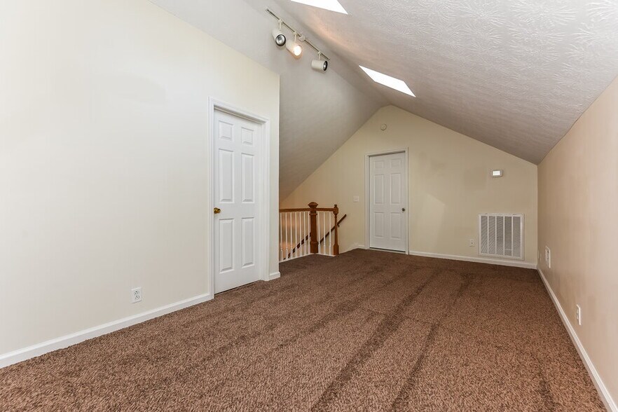 Building Photo - 104 Carolina Ct
