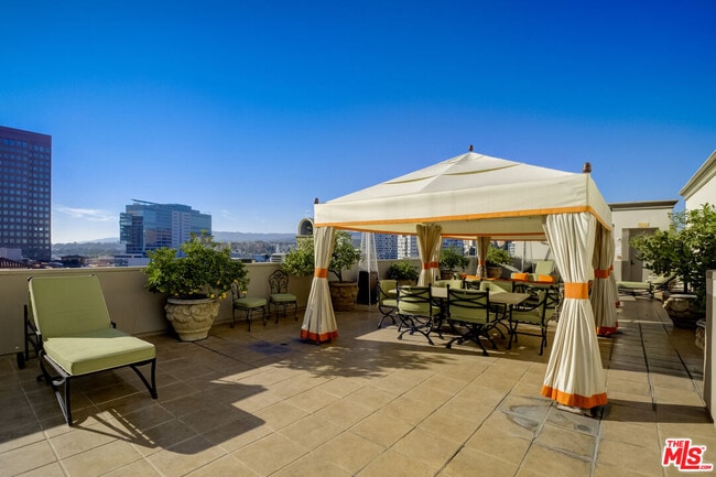 Building Photo - 10795 Wilshire Blvd