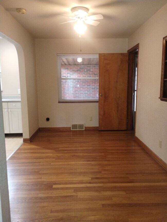 Building Photo - Quaint Duplex with a private Basement, Garage Space & Patio