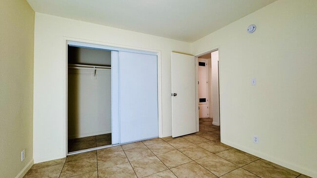 Building Photo - 24832 Walnut St