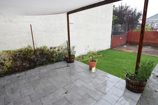 Building Photo - Stylish Oakland Retreat – 3BR, 2BA + Huge ...
