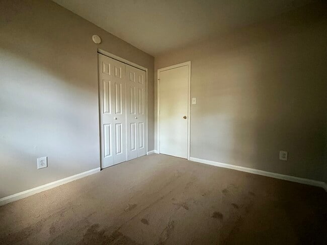 Building Photo - 526 Huntsmoor Dr