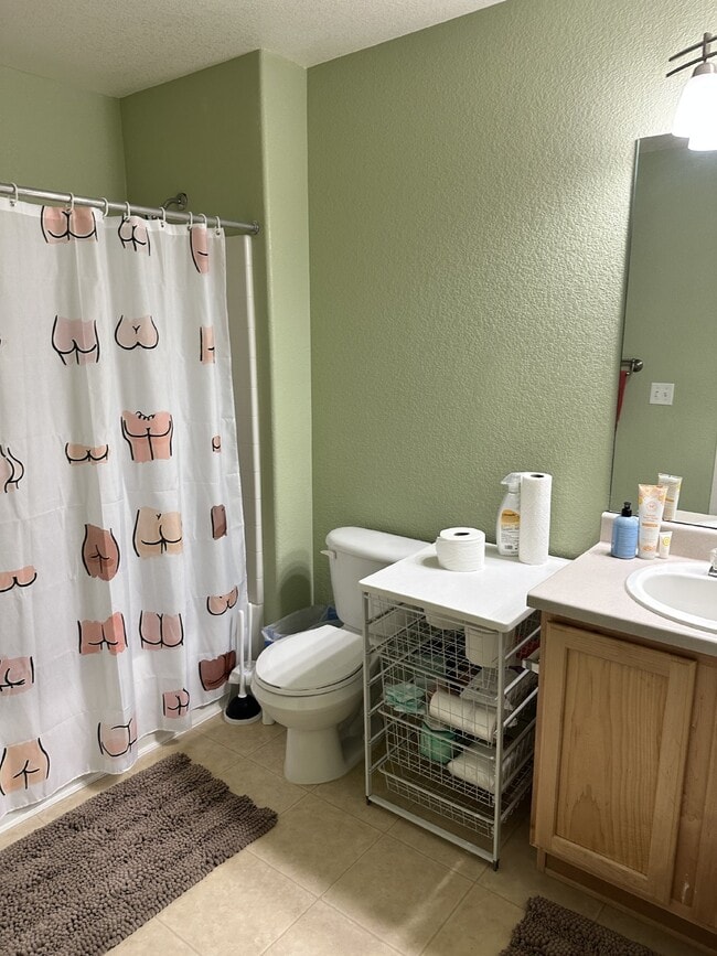 Building Photo - "Spacious & Stylish 3-Bed Townhouse in Eng...