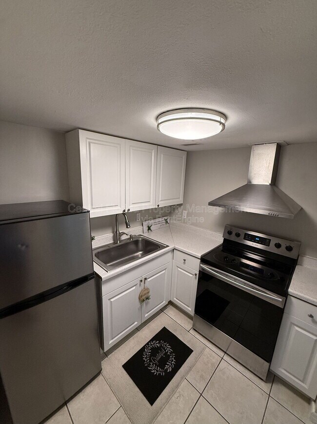 Building Photo - 942 N Lake Destiny Rd