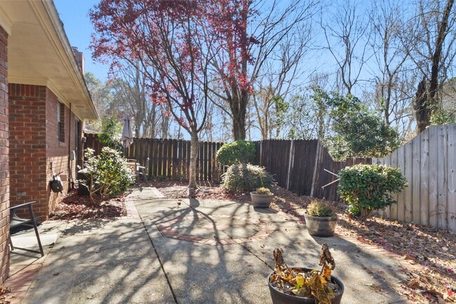 Building Photo - 2013 Fox Ridge Rd