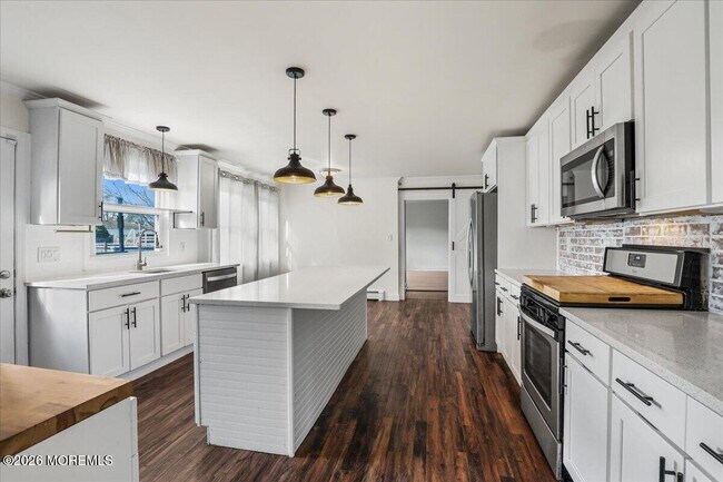 Building Photo - 247 Sprucewood Dr