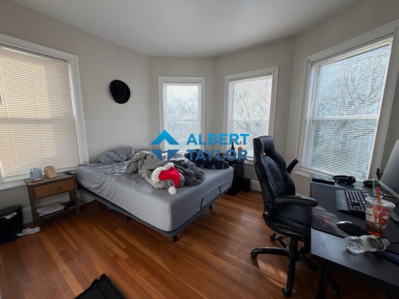 Building Photo - 226 Calumet St