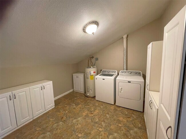 Building Photo - 12315 Glenview Dr