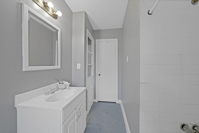 Building Photo - 9953 Mango St