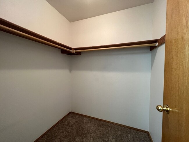 Building Photo - Single Story 2 Bdrm Duplex - Near Lake Goo...