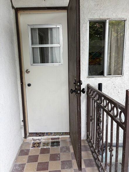 Building Photo - 1140 N Ditman Ave