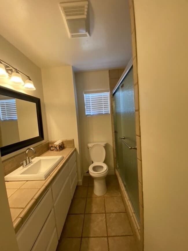 Building Photo - Charming Oleander Home