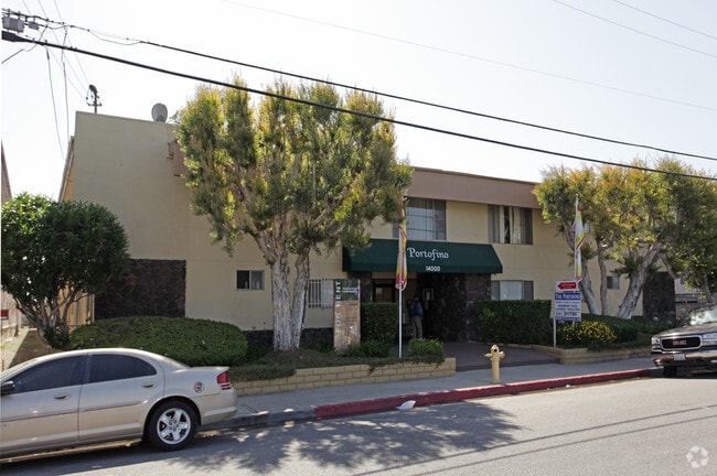 Building Photo - 14000 Cordary Ave.