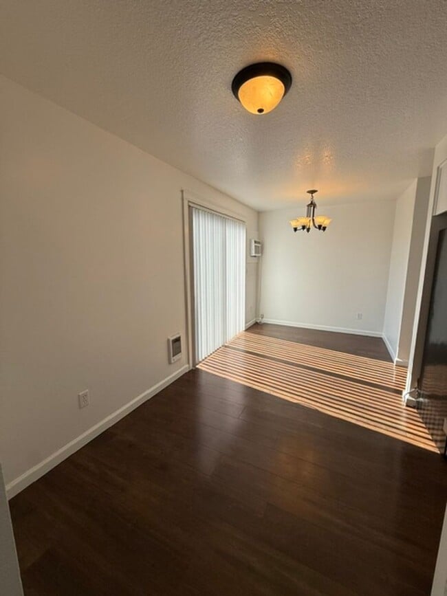 Building Photo - TLD184