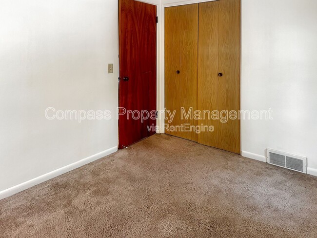 Building Photo - 2717 S Burdick St