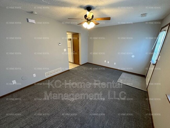 Building Photo - 502 Sky Vue Dr