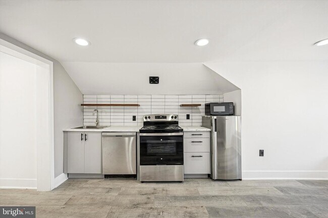 Building Photo - 844 West Chester Pike