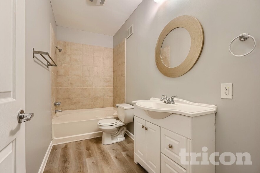 Building Photo - 22 Vinings Lake Dr SW