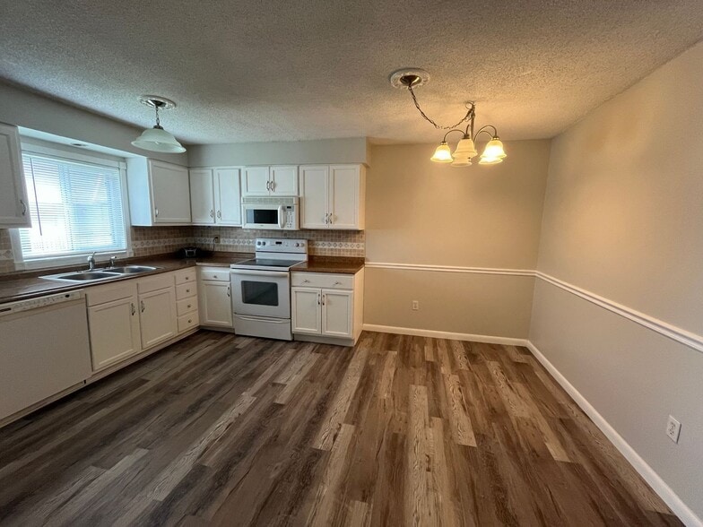 Building Photo - 525 Conway Rd