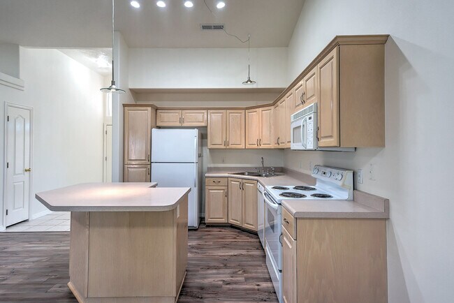 Building Photo - Home in Green Springs Golf Course Communit...