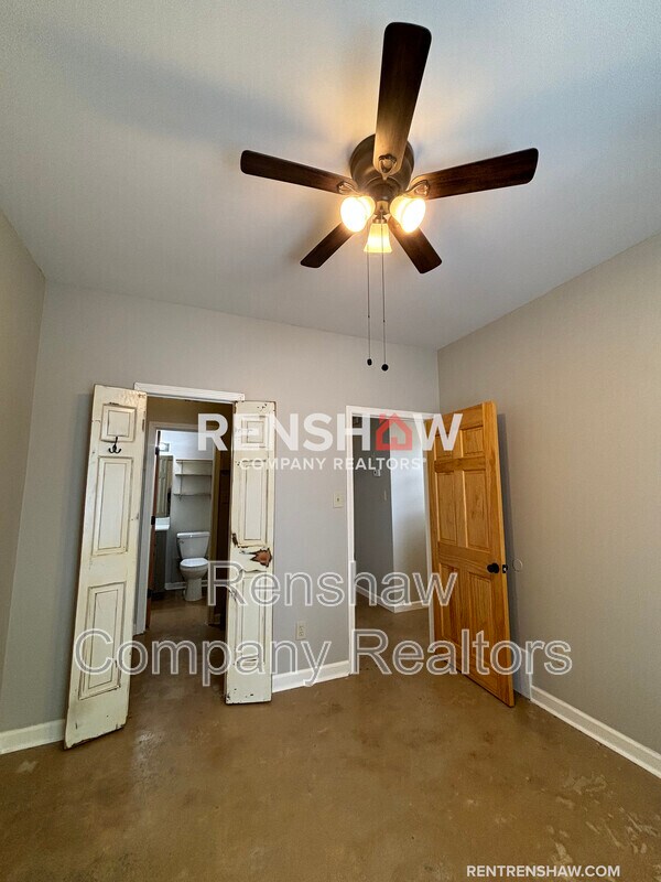 Building Photo - 226 Looney Ave